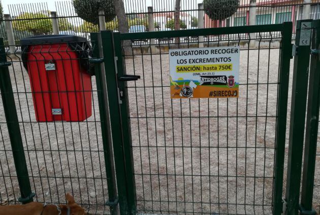 Puerta de entrada al pipican del Parque del Pilar