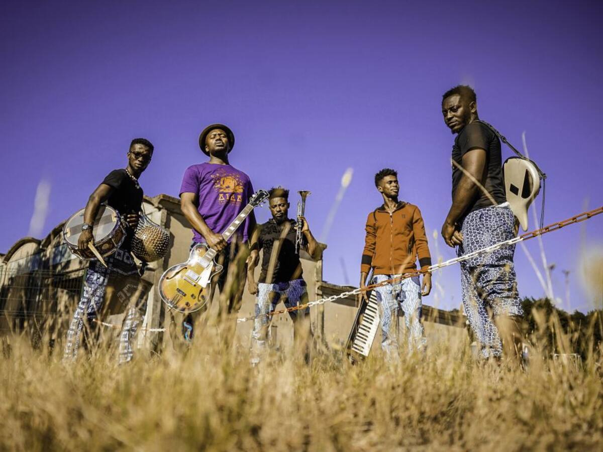 El grupo de música africana Kyekyeku & Ghanalogue Highlife actúa en el ciclo Puestas de Sol de Diputación