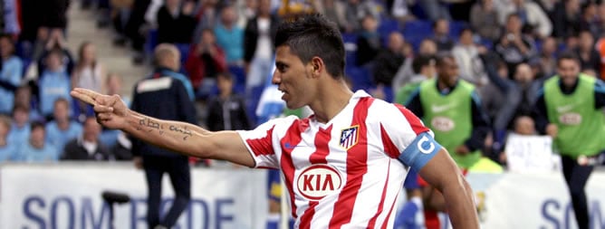 Kun Agüero celebra el segundo gol del Atlético ante el Espanyol