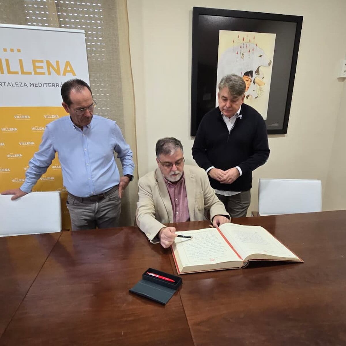 Firma del alcalde en el libro de honor de la Junta