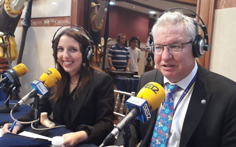El presidente del Colegio provincial de Enfermería Carlos José Tirado con Gema Molina