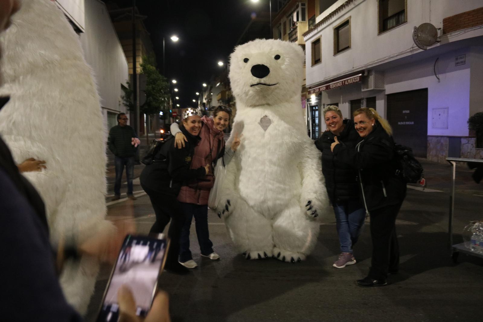 Numerosos asistentes se retrataron con el famoso oso