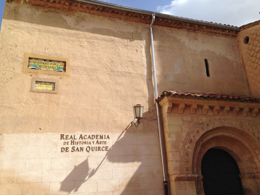 Fachada de la sede de la Real Academia de Historia y Arte de San Quirce