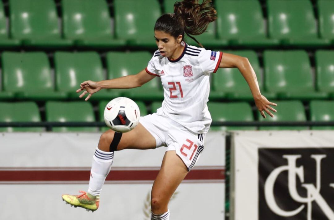 Alba Redondo, durante un partido con España