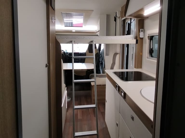 Interior de una de las autocaravanas