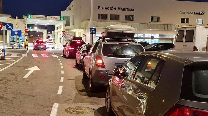 Vehículos accediendo al Puerto de Tarifa durante la Operación Paso del Estrecho