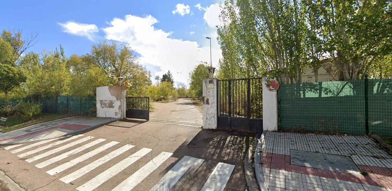 Acceso al Reina Sofía a través de los antiguos terrenos del hospital Psiquiátrico de Salamanca/Maps