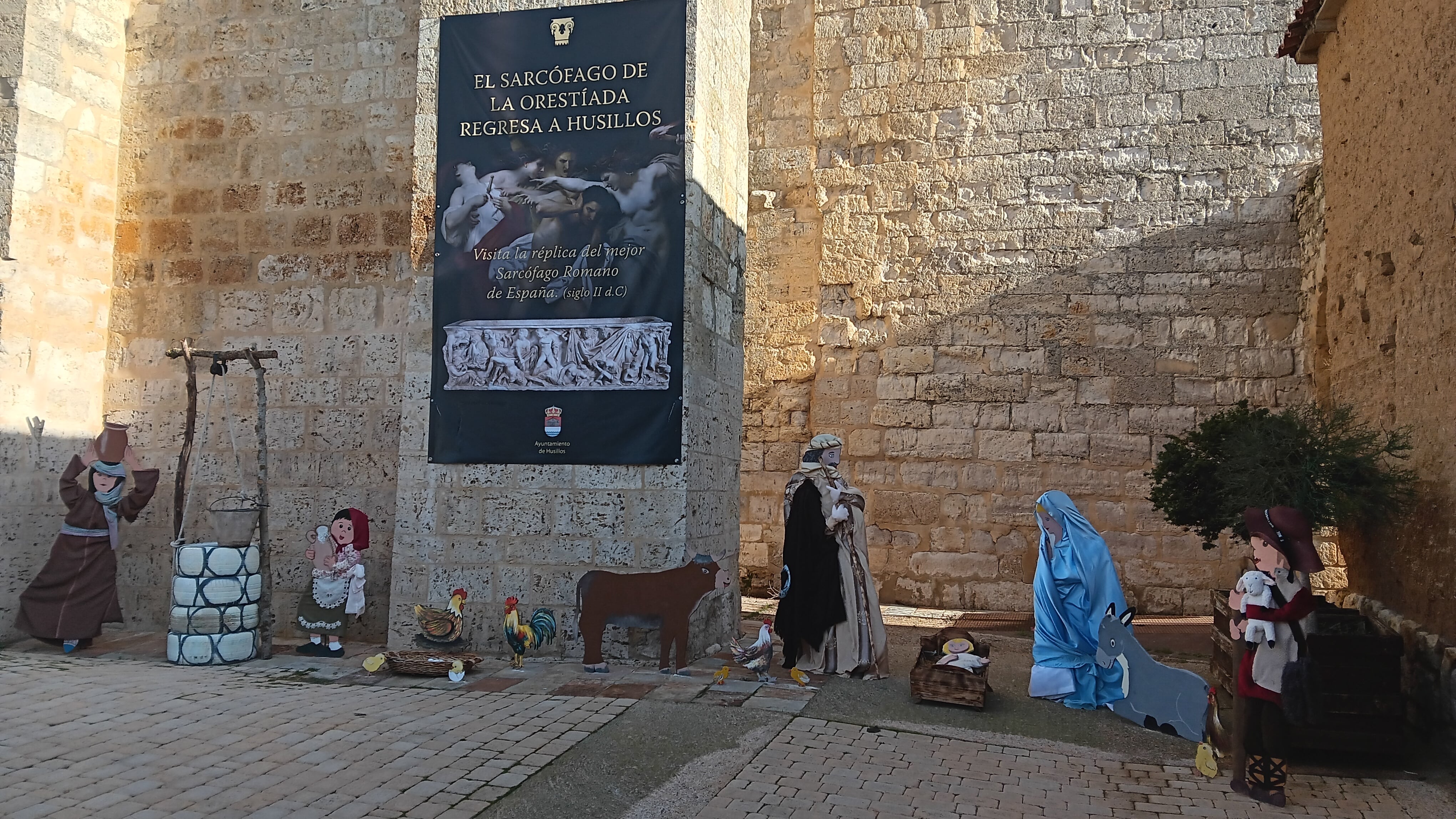 Belén exterior instalado junto a la Iglesia de Husillos