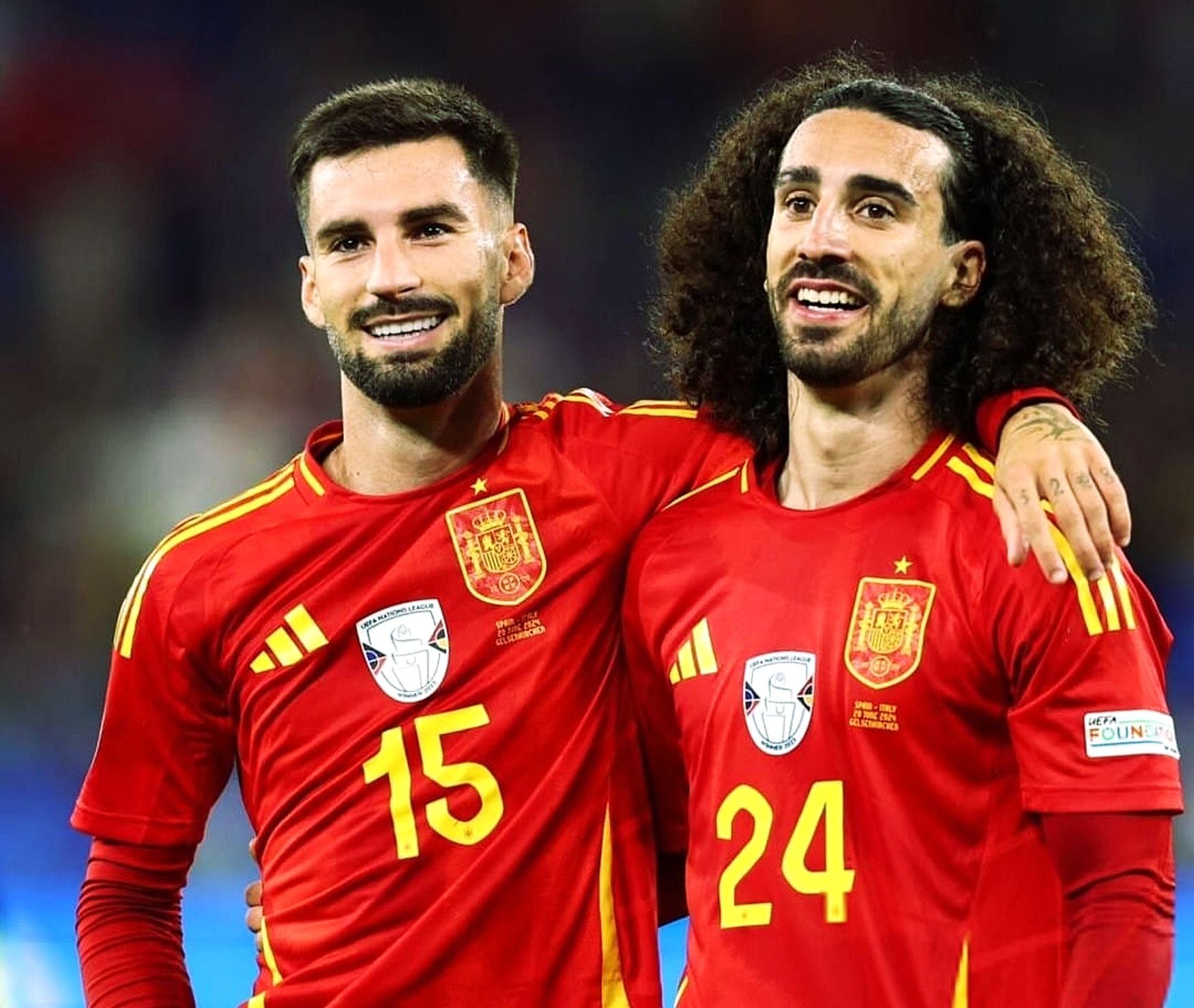 Álex Baena y Cucurella en la Eurocopa vs Italia.