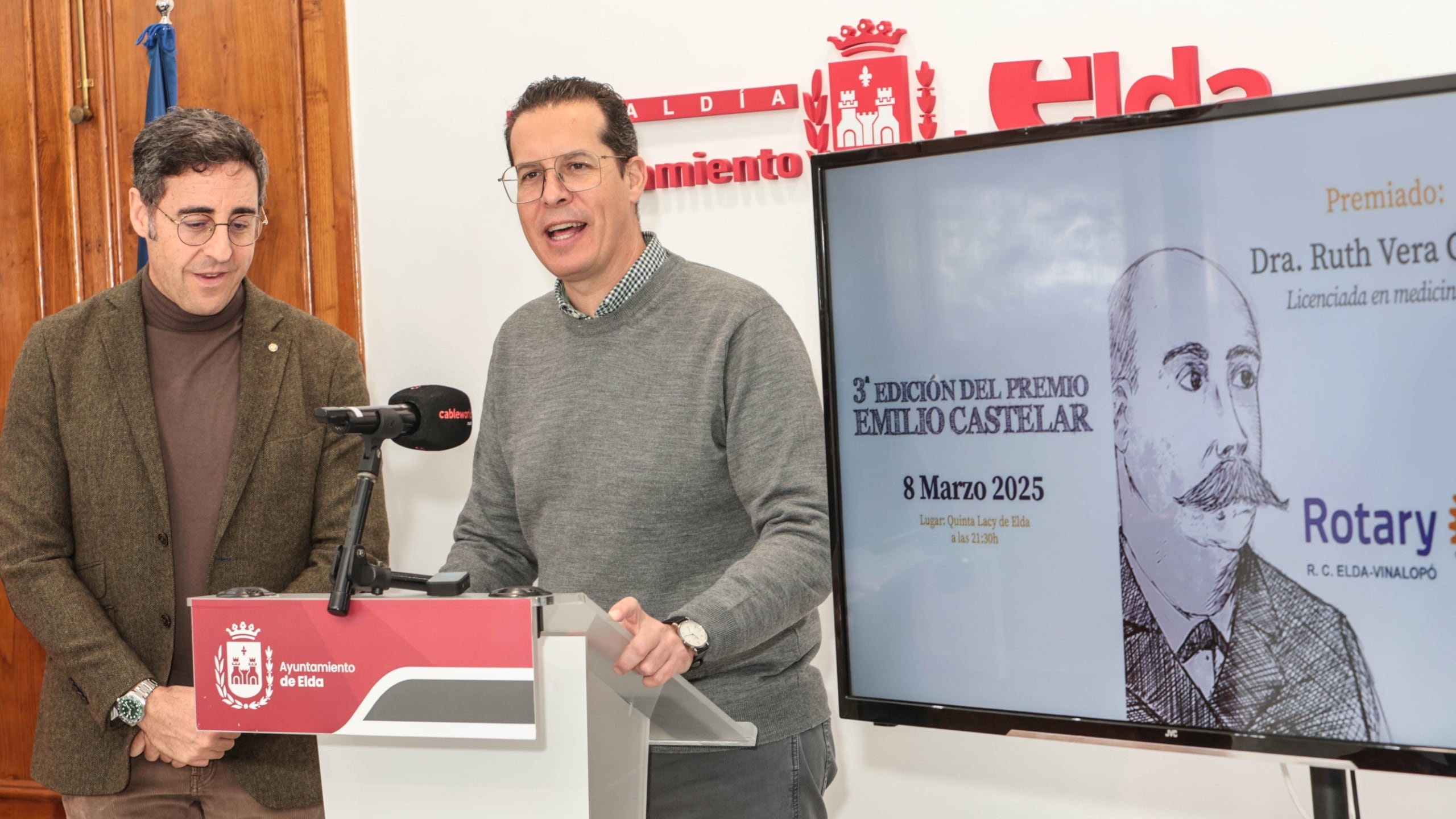 Alejandro Pérez, presidente del Rotary Club Elda - Vinalopó y Rubén Alfaro, alcalde de Elda, han presentado el III Premio Emilio Castelar