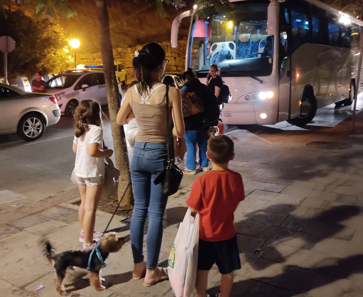 Familias que salieron anoche del municipio