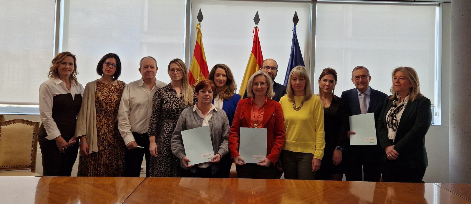 Participantes en la firma entre el Salud y Cemnsatse