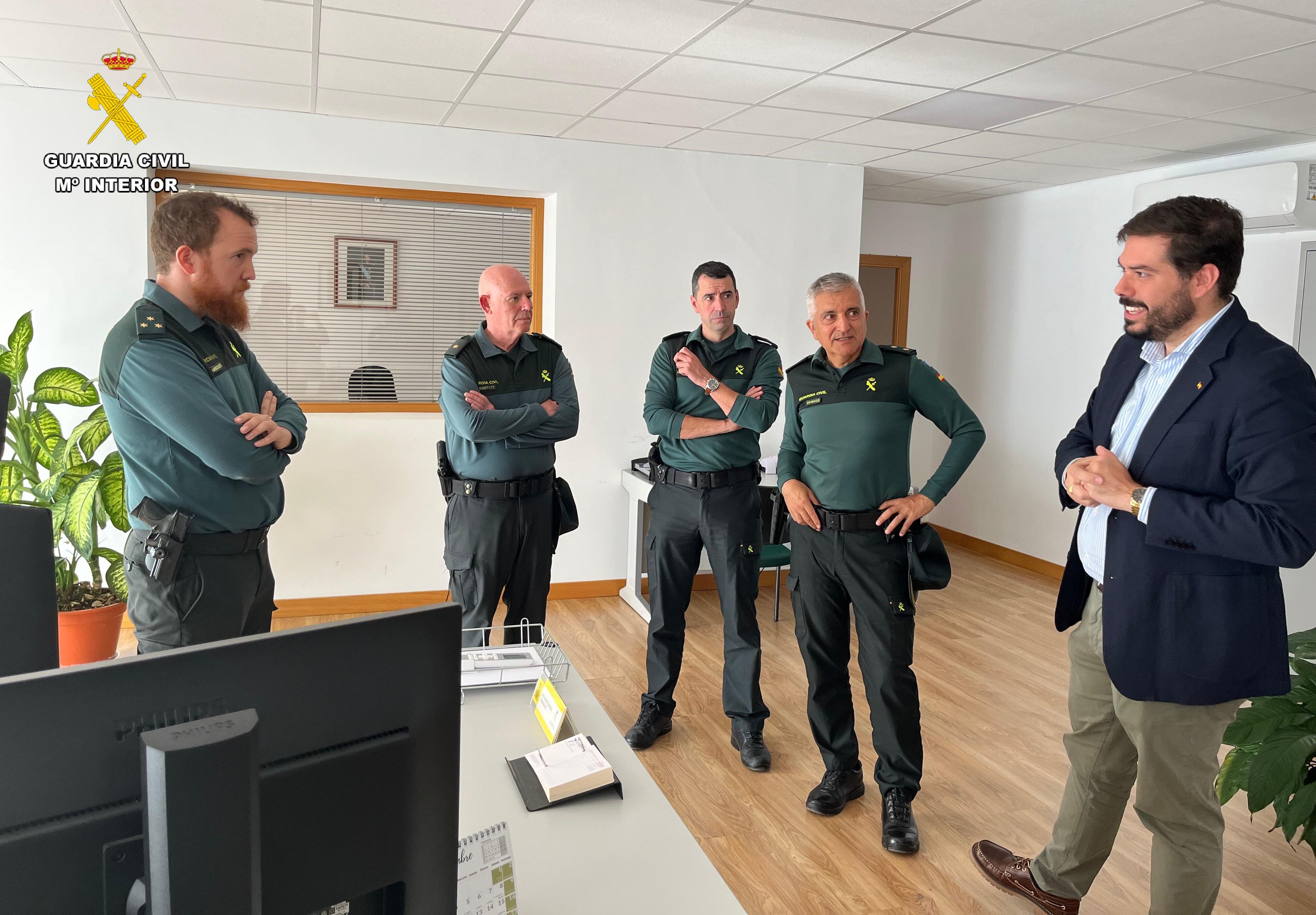 El Subdelegado del Gobierno en Palenciavisita la Comandancia de la Guardia Civil