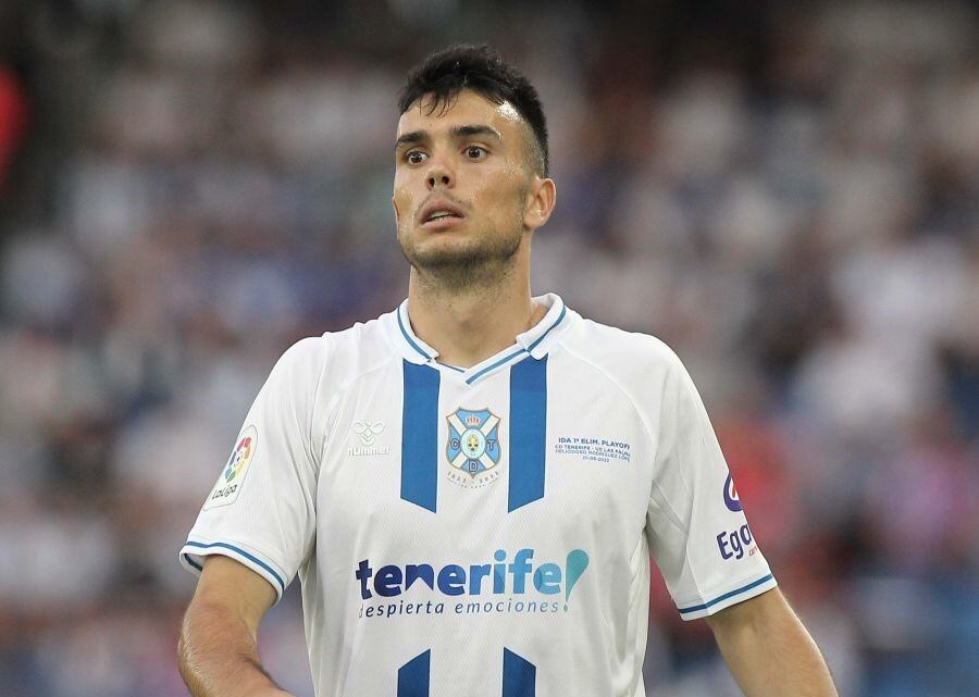 Álex Bermejo, en un partido de la pasada temporada con el CD Tenerife. / Foto: LFP