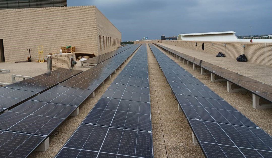 Paneles solares en la Ciudad de la Justicia de Castelló 