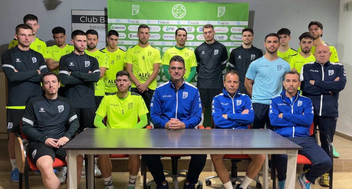 La plantilla y el cuerpo técnico del UMA Antequera mostraron sus quejas