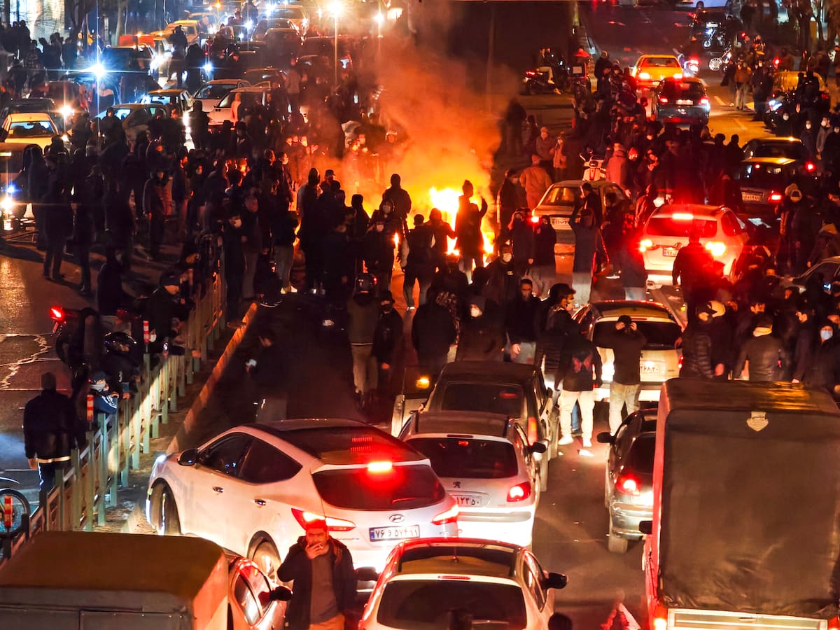 La compra de 6.000 satélites y el consentimiento de Trump: así logró EEUU sortear las restricciones a Internet del régimen iraní