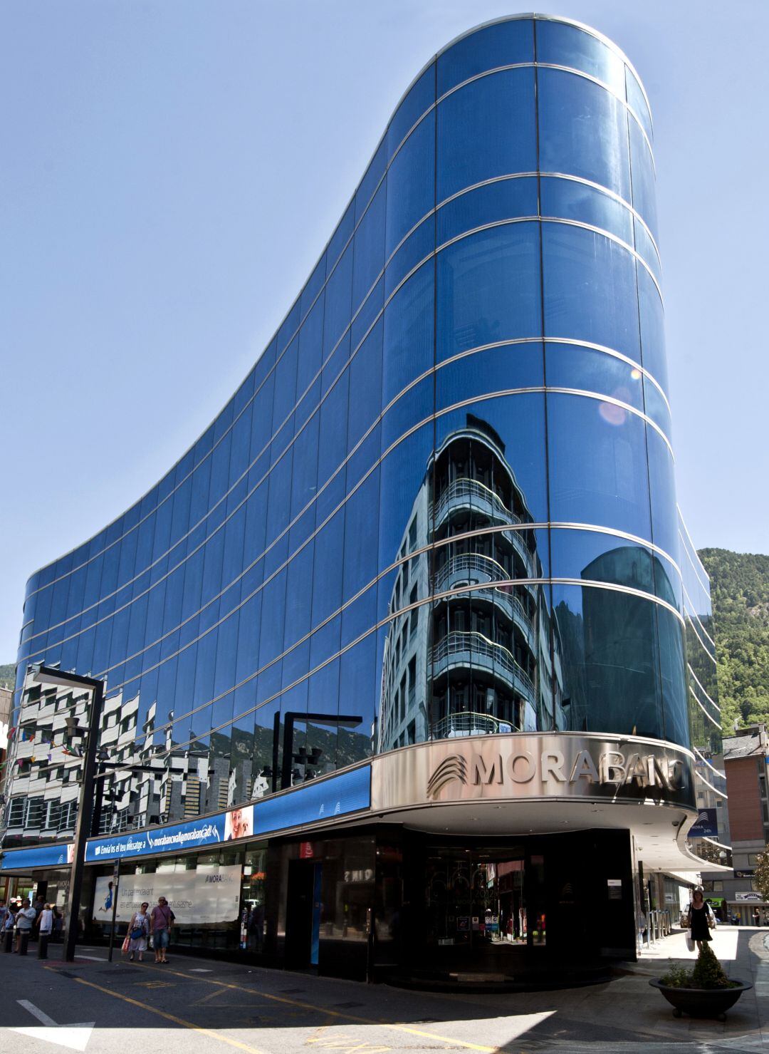 MoraBanc inicia converses per comprar Banc Sabadell d'Andorra