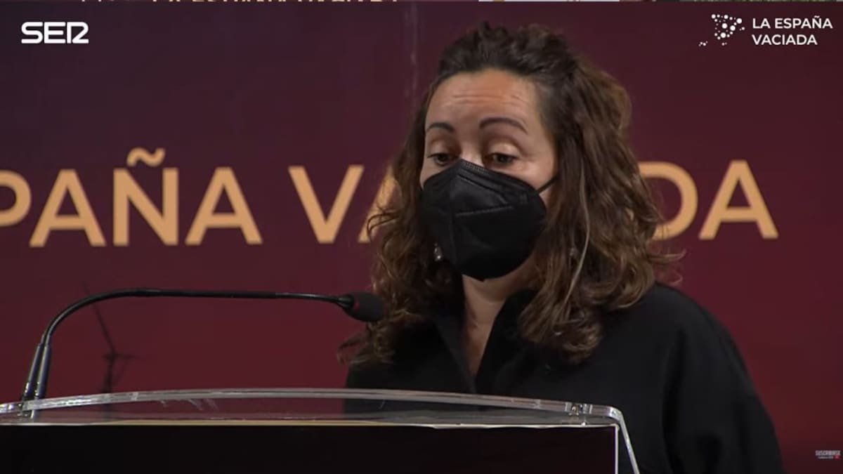 La alcaldesa de Jerez de los Caballeros destaca que en los pueblos se puede vivir y trabajar "como en Madrid"