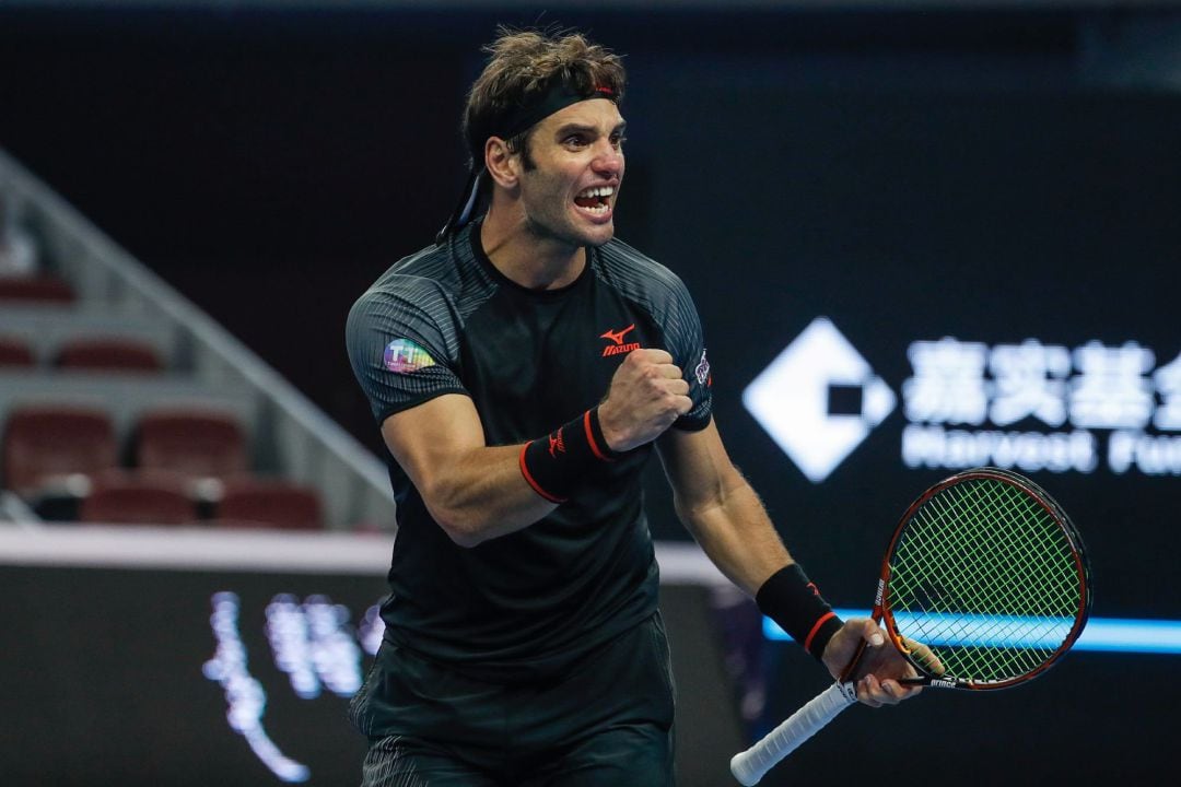 Jaziri celebra un punto durante el partido