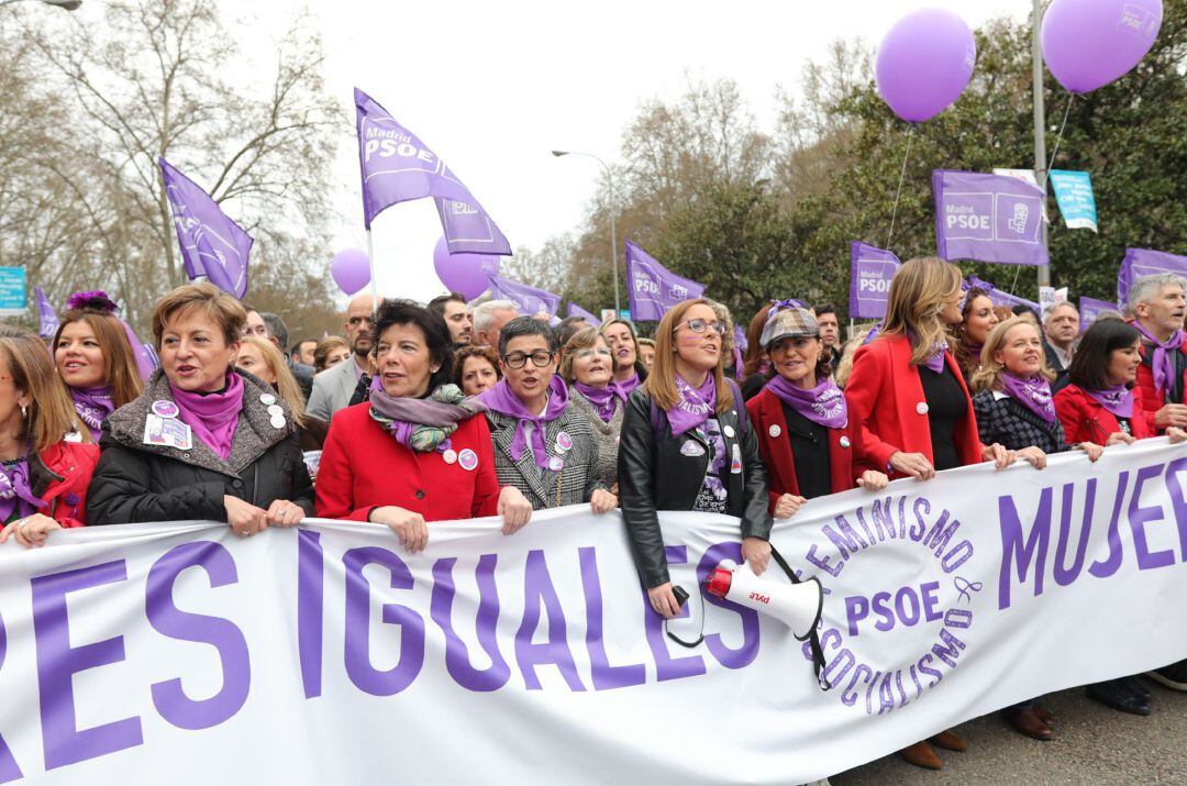 Ministras y dirigentes socialistas en la manifestación del 8M.