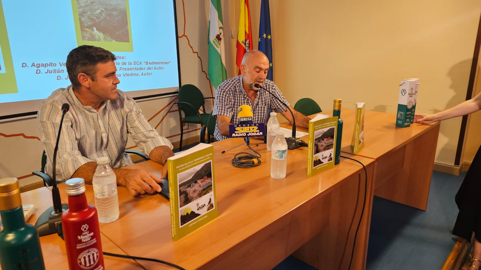 Julián Quesada era el encargado de presentar al autor del libro