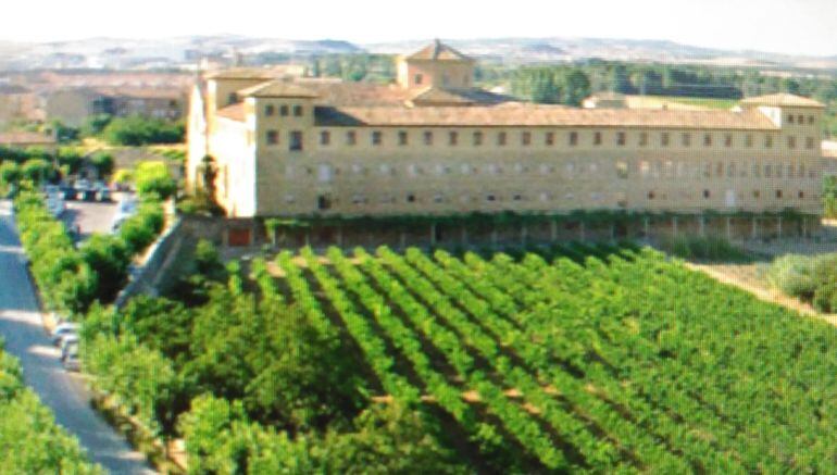 Convento y parte de la huerta de los franciscanos de Olite donde se quiere habilitar el hotel de lujo