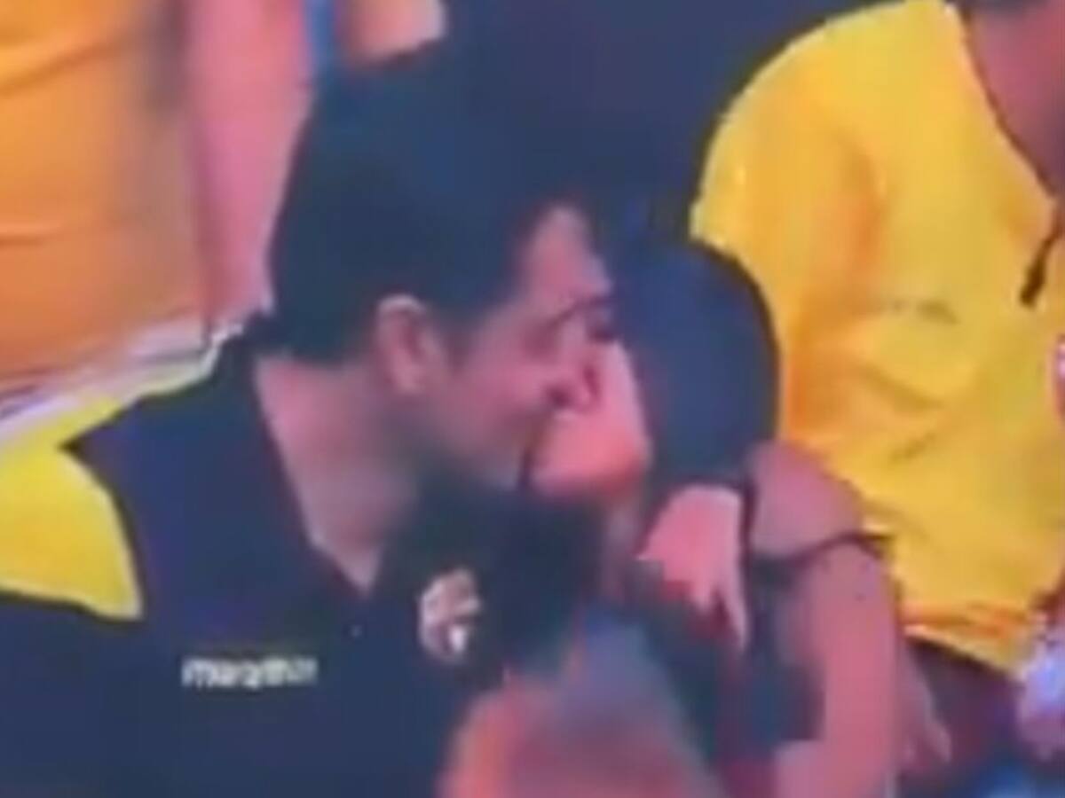 La pareja que se ha hecho viral por su reacción cuando le 'cazaron' las cámaras