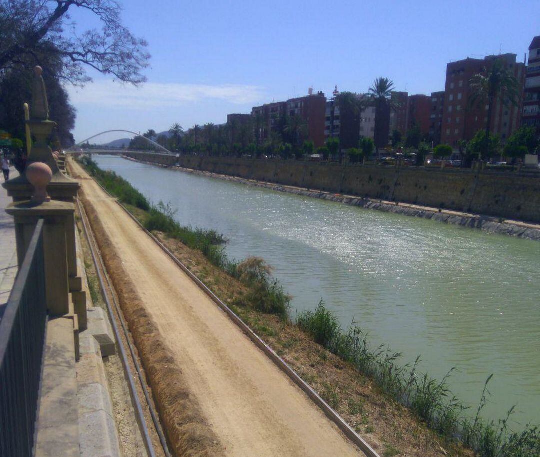 Tramo urbano del Río Segura a su paso por Murcia