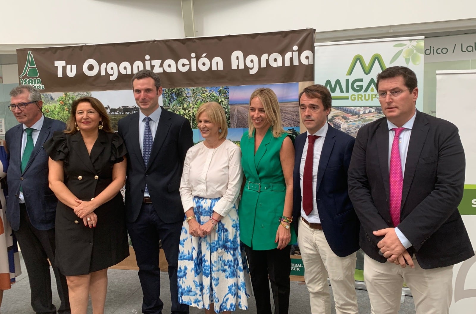 El nuevo presidente de Asaja tras su elección con Carmen Crespo, María José García Pelayo y Almudena Martínez