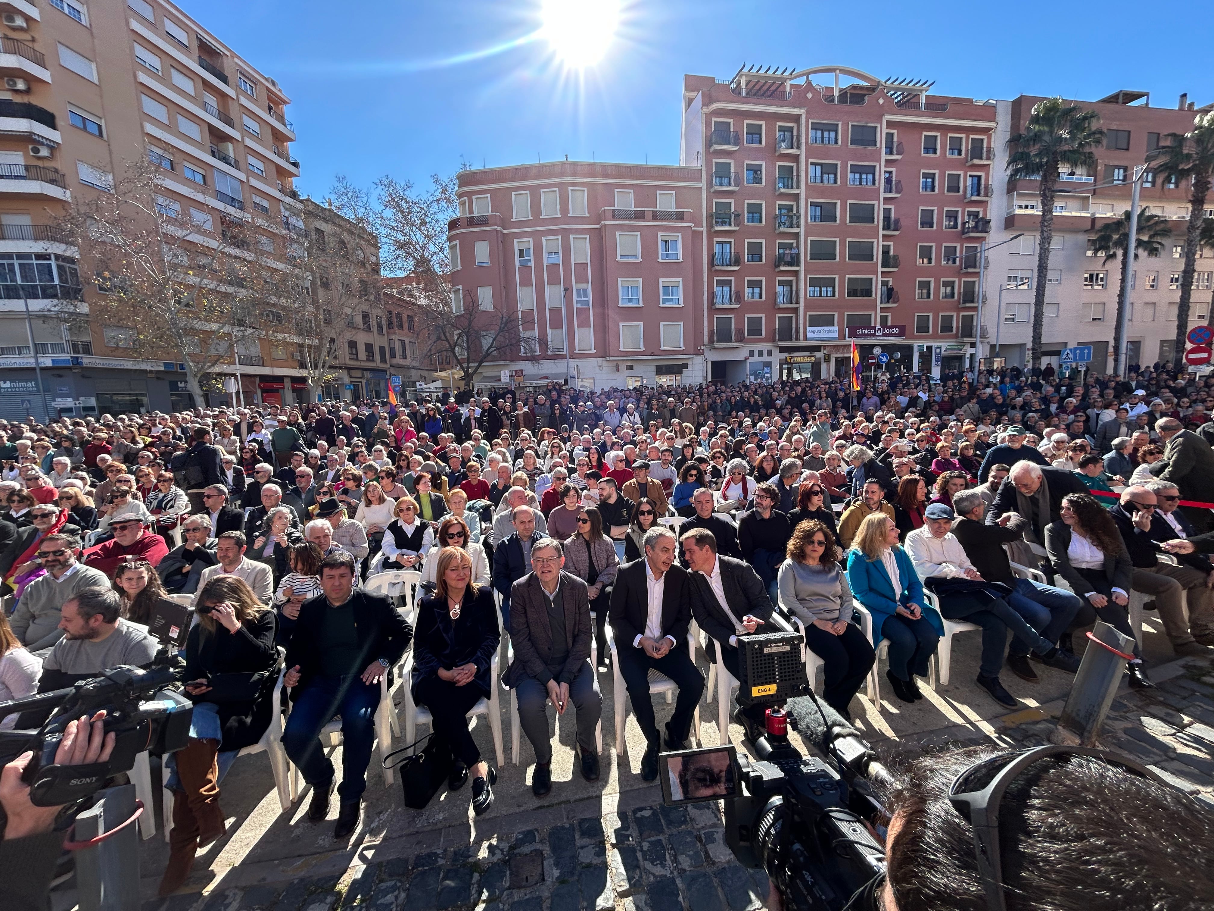 Público asistente al homenaje del bombardeo de Xàtiva. Fuente: Radio Xàtiva Cadena SER