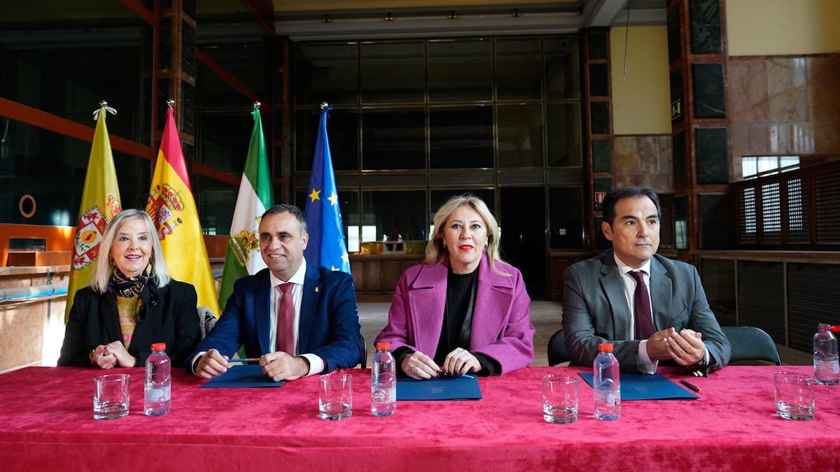 La Diputación de Granada firma la compra de la antigua sede del Banco de España