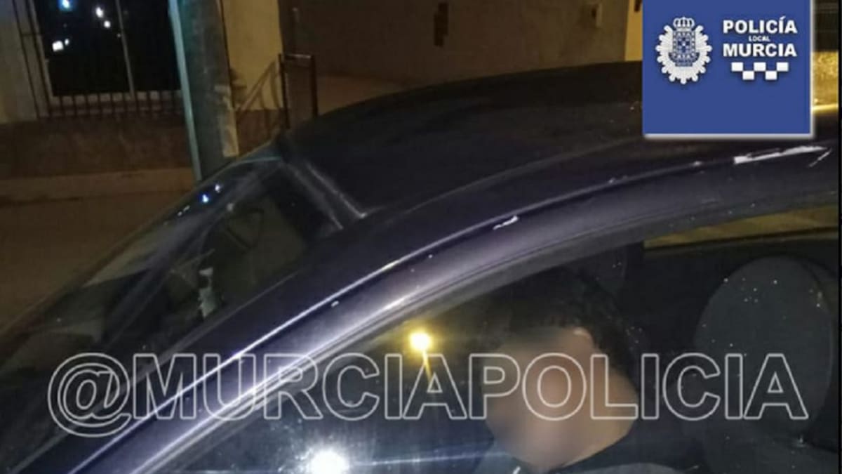 Cuadruplicaba la tasa de alcoholemia y se queda dormido con el coche arrancado