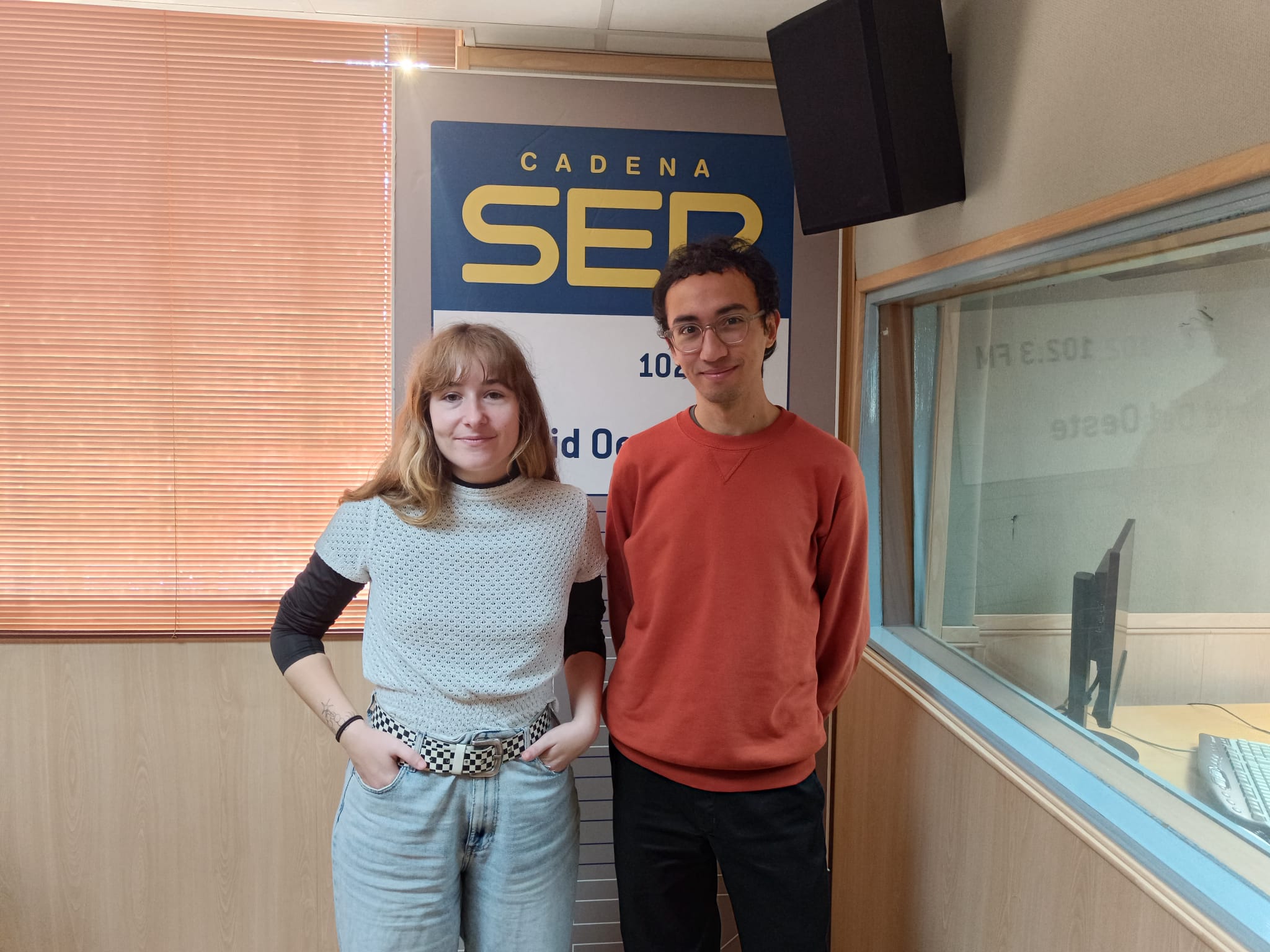 Angie de La Lama y Leo D&#039;Elio, gestores del grupo &#039;Clavos y Chinchetas&#039; en el CA2M de Móstoles