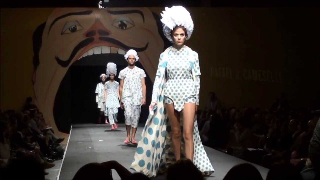 Alumnos da ESDEMGA, Escola de Moda de Galicia, nun desfile