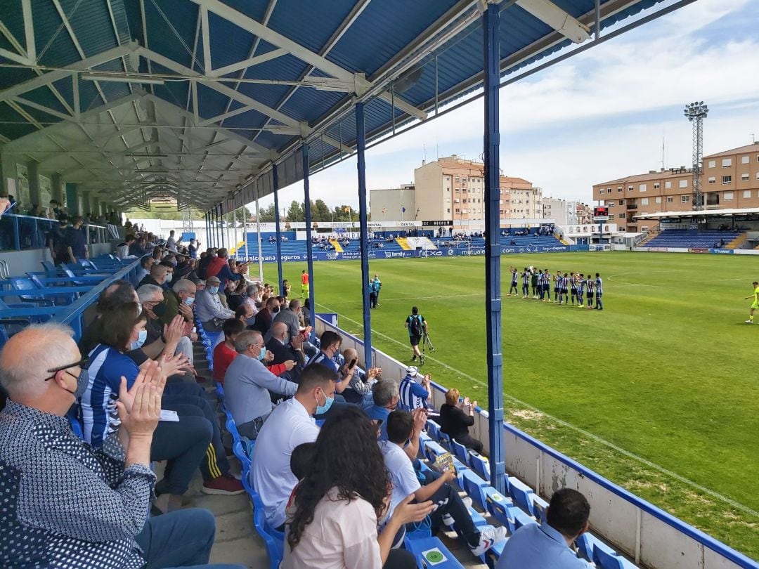 Un grupo de aficionados del Alcoyano pide información sobre la SAD