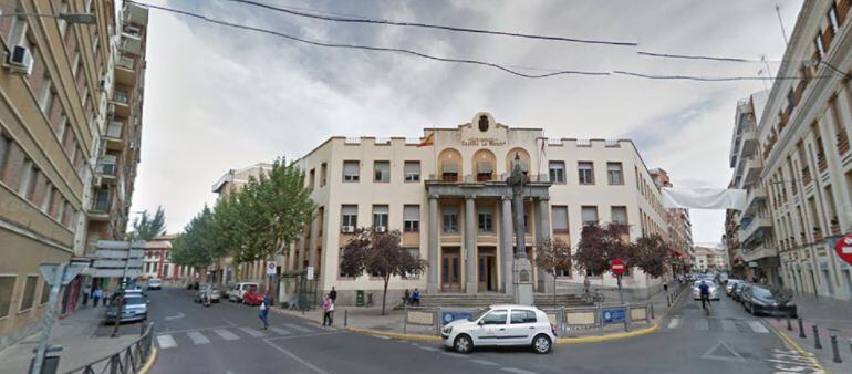 Fachada del edificio que hasta ahora albergaba los servicios de Sanidad y Bienestar Social