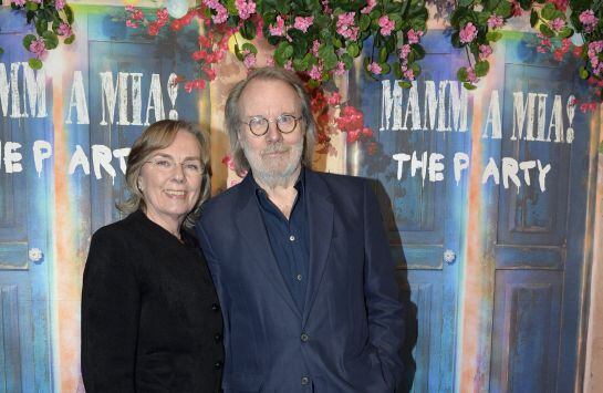 Benny Andersson (d) y su esposa, Mona Norklitt