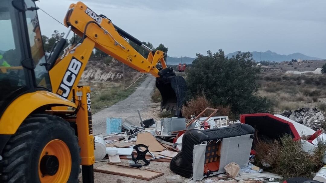 En lo que va de año, ya se han recogido más de 200.000 kilos de residuos en estos puntos críticos