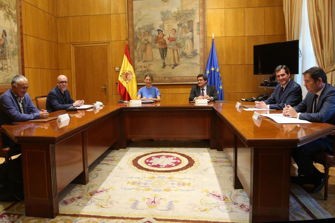 Los ministros de Trabajo y Seguridad Social, Yolanda Díaz y José Luis Escrivá, se reúnen con los secretarios generales de CCOO y UGT  y con los presidente de CEOE y Cepyme.