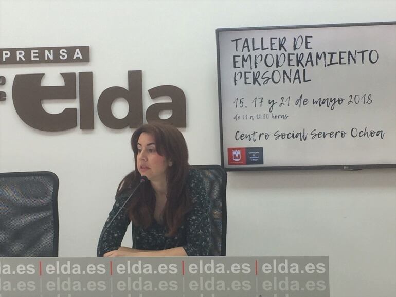 La concejala de Igualdad y Mujer, Alba García, durante la presentación del taller