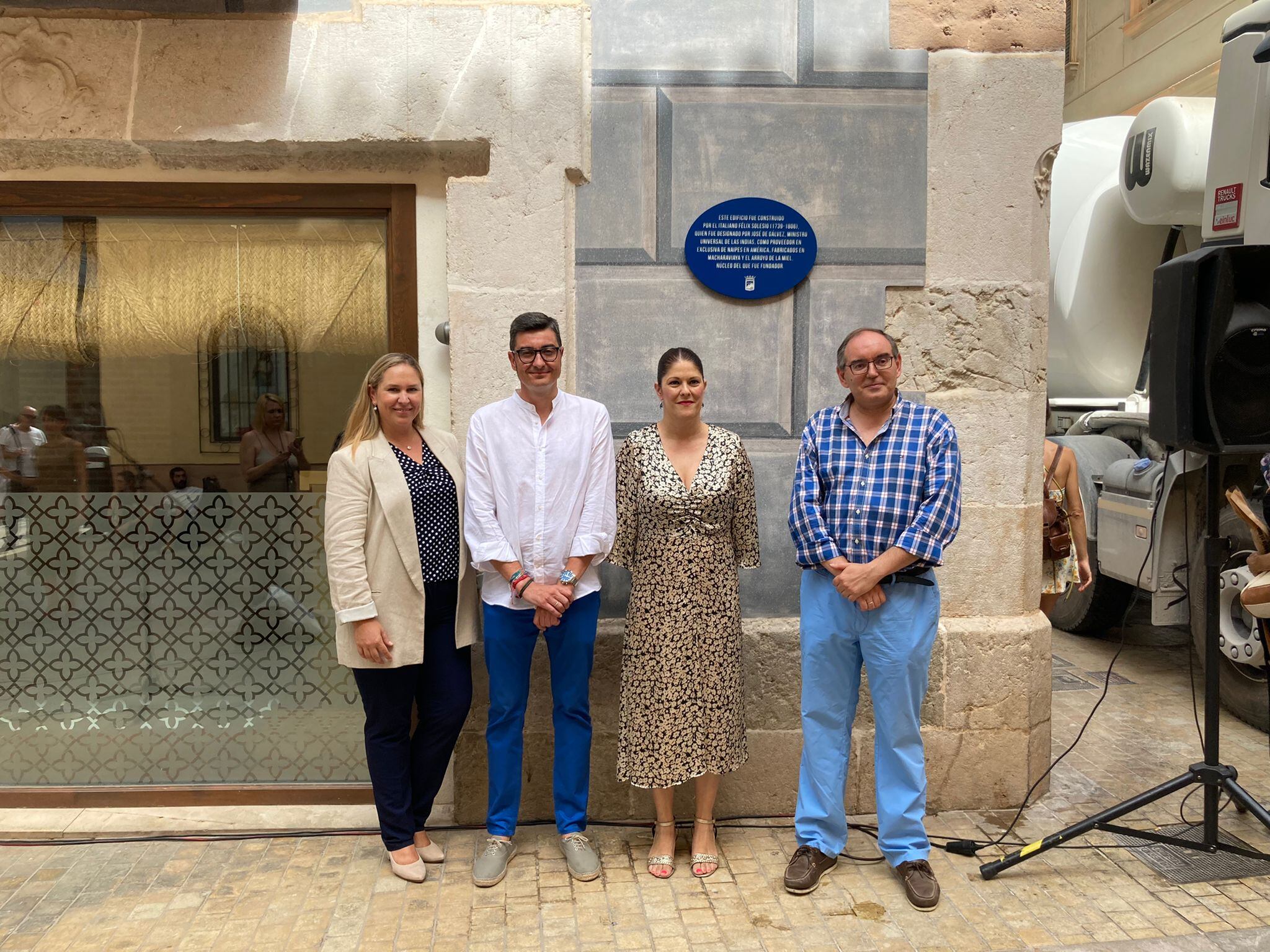 Noelia Losada, concejala de Cultura del Ayuntamiento de Málaga, en la presentación de la nueva placa en honor a Félix Solesio.