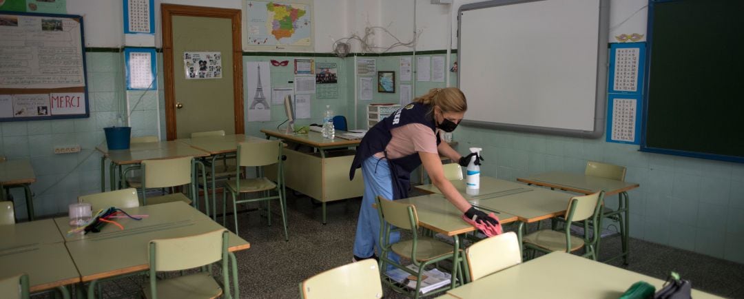 El convenio afecta a 22 colegios públicos de infantil y primaria, además del Centro de Educación Especial María Montessori, las Casas de niños ‘Pilocha’ y ‘El Bosque’ y el servicio de apoyo a la escolarización del antiguo colegio Pío XII.