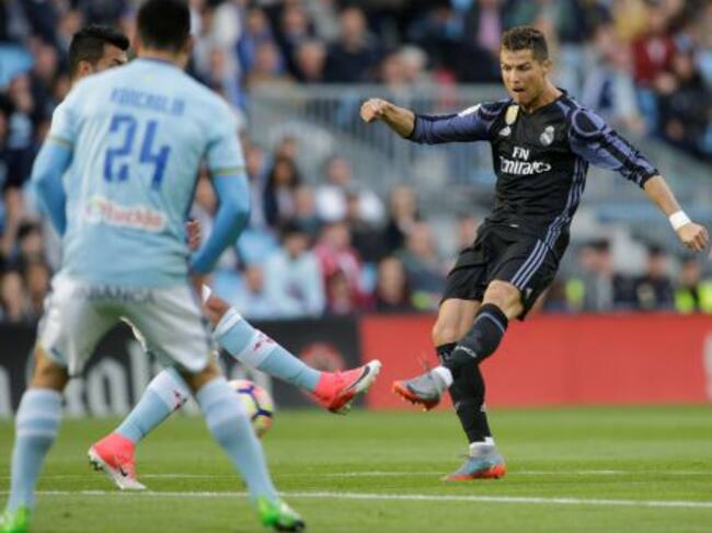 Cristiano arma el disparo para el primer gol al Celta.