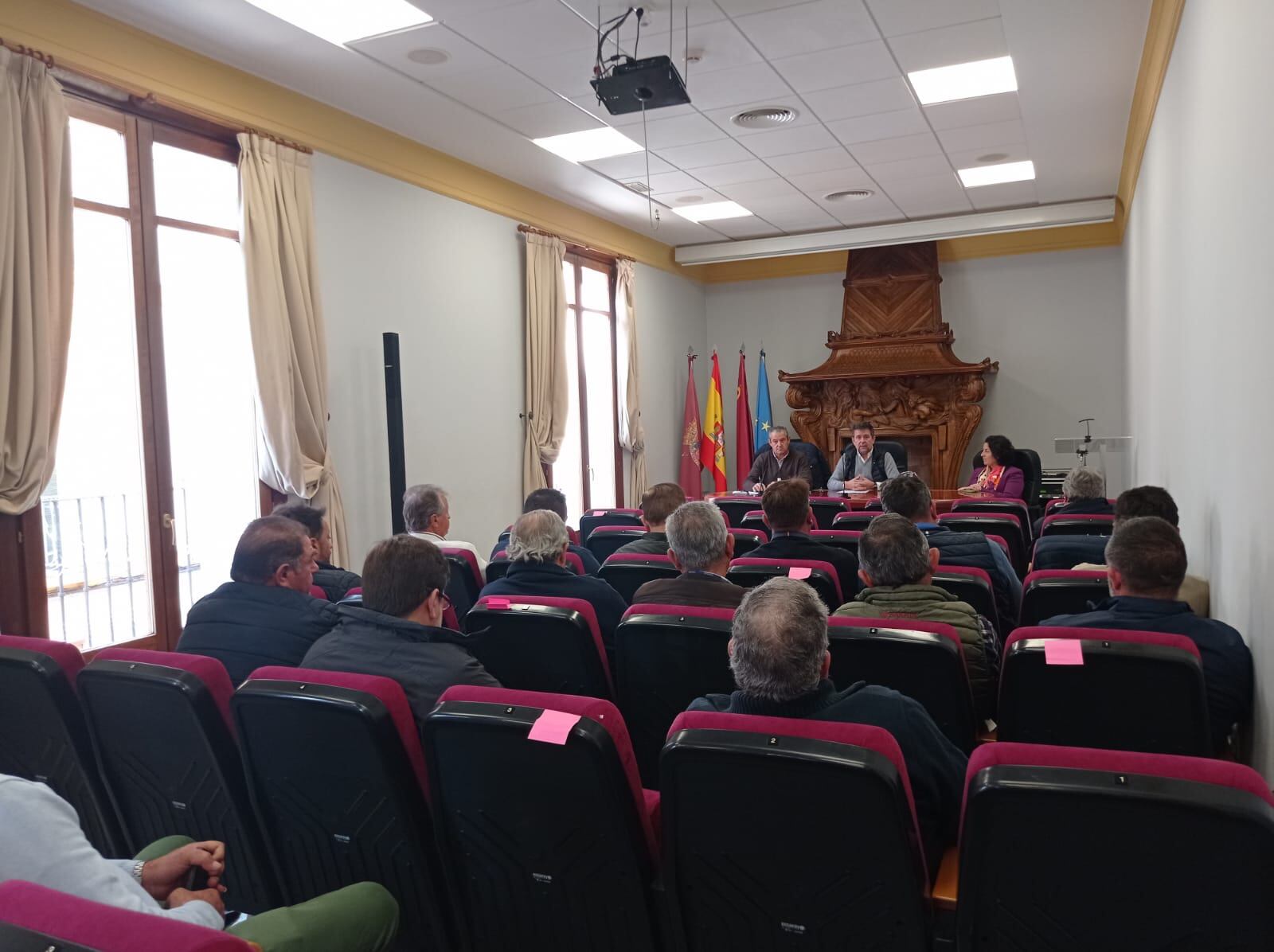 Comuneros se reúnen con Juan Marín, presidente de la Comunidad de Regantes de Lorca