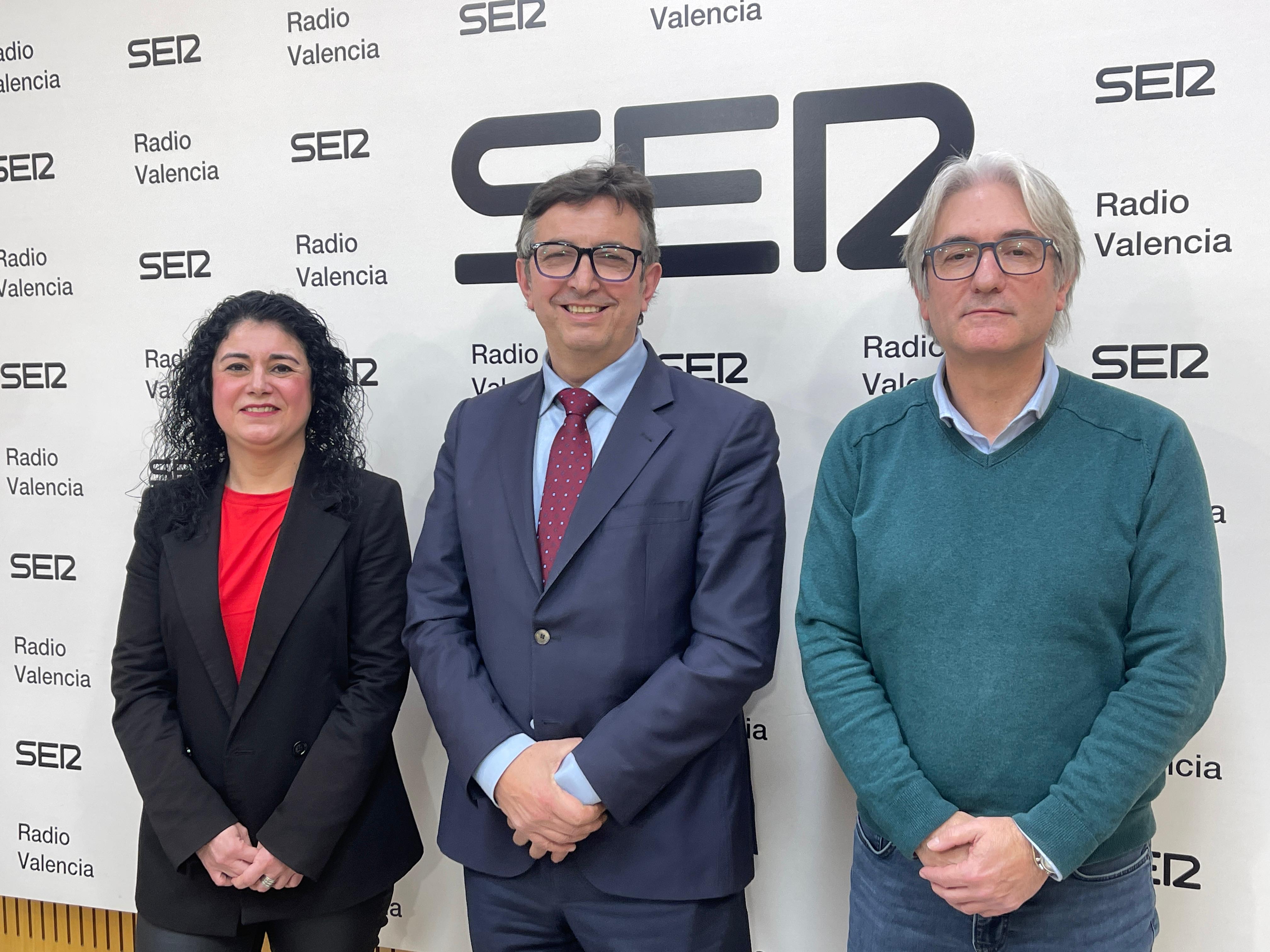 València. 24 diciembre 2025. Secretaria general de CCOO-PV Ana García Alcolea, presidente de la Confederación Autonómica de Empresarios CEV Vicente Lafuente y secretario general de UGT-PV Tino Calero, en su primera entrevista juntos en la SER