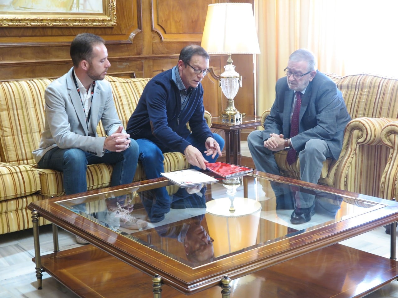 Reunión entre el presidente de la Asamblea y sindicato TSR