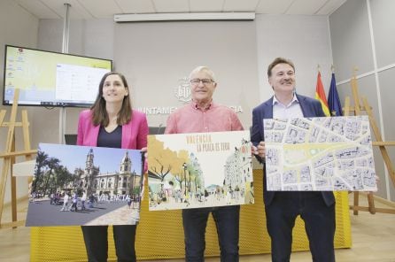 El alcalde de València, Joan Ribó, ha presentado el nuevo diseño junto la a concejala de Transparencia, Elisa Valía, y el de Movilidad, Giuseppe Grezzi