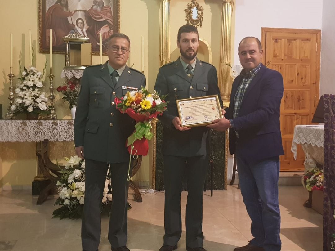 Reconocimiento de Fonelas a la Guardia Civil por su 175 aniversario