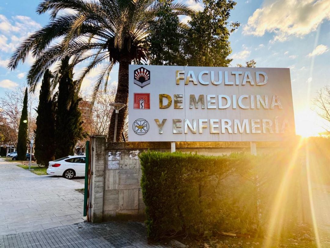 Acceso a la Facultad de Medicina y Enfermería de la UCO, en una imagen de archivo